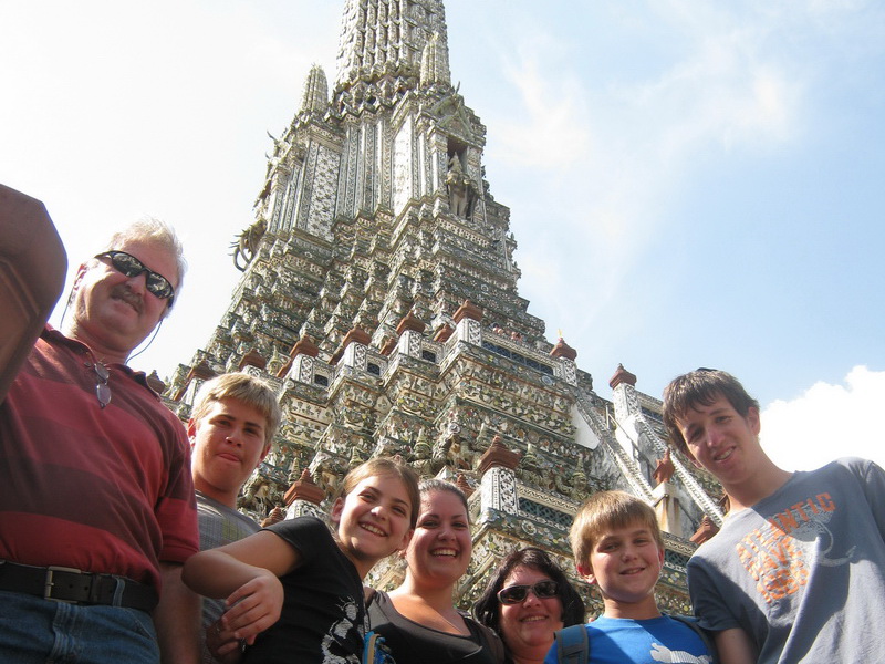 Customers wat arun